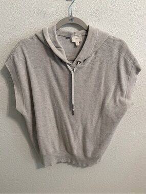Cyrus Light Gray Hooded Short-Sleeve Knit Top